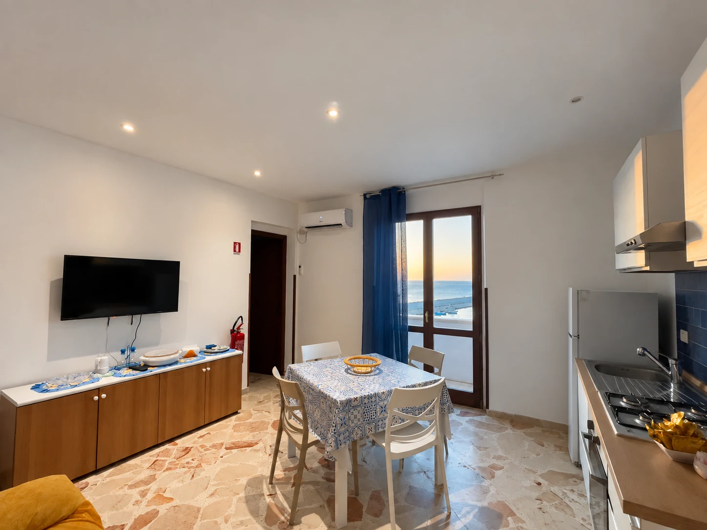 Cucina con zona pranzo
